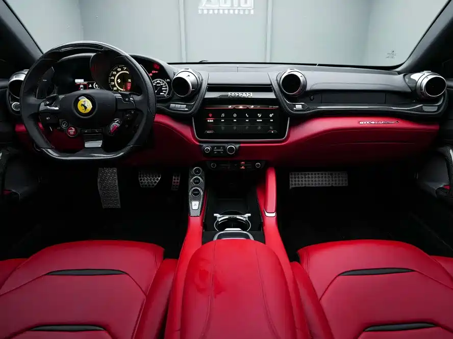 Ferrari GTC4Lusso — фото 10