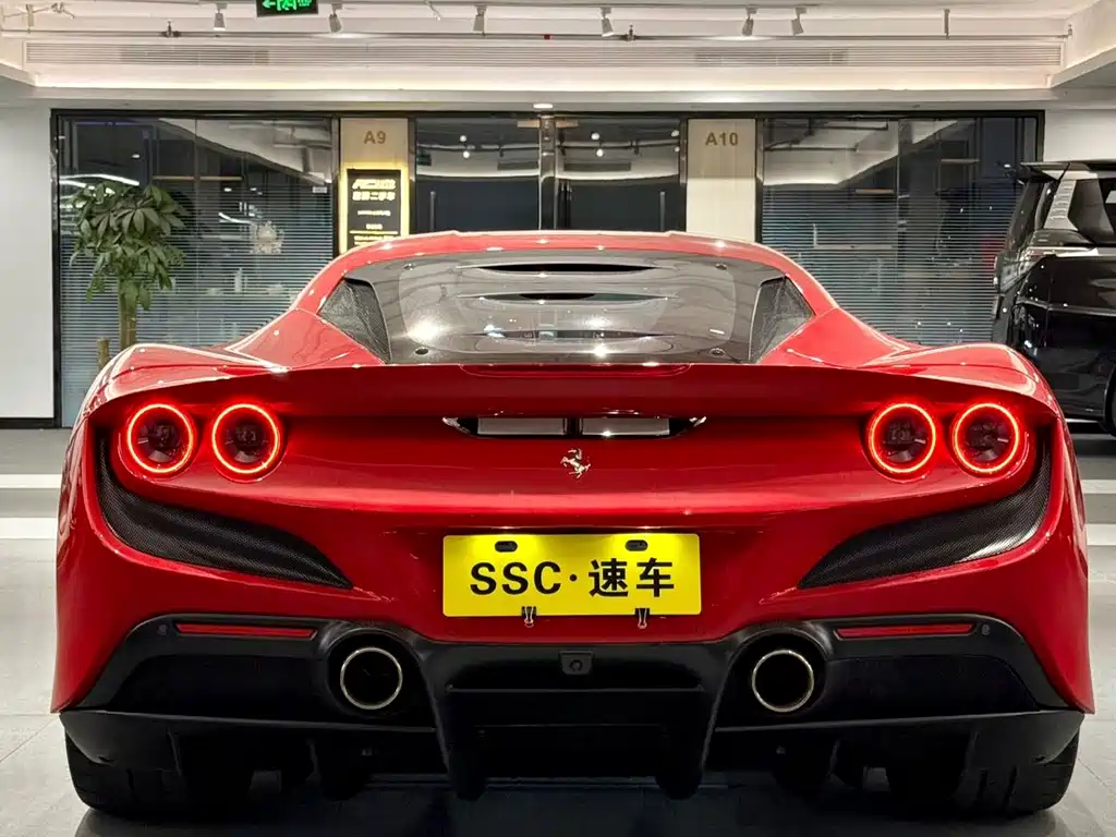 Ferrari F8 — фото 5