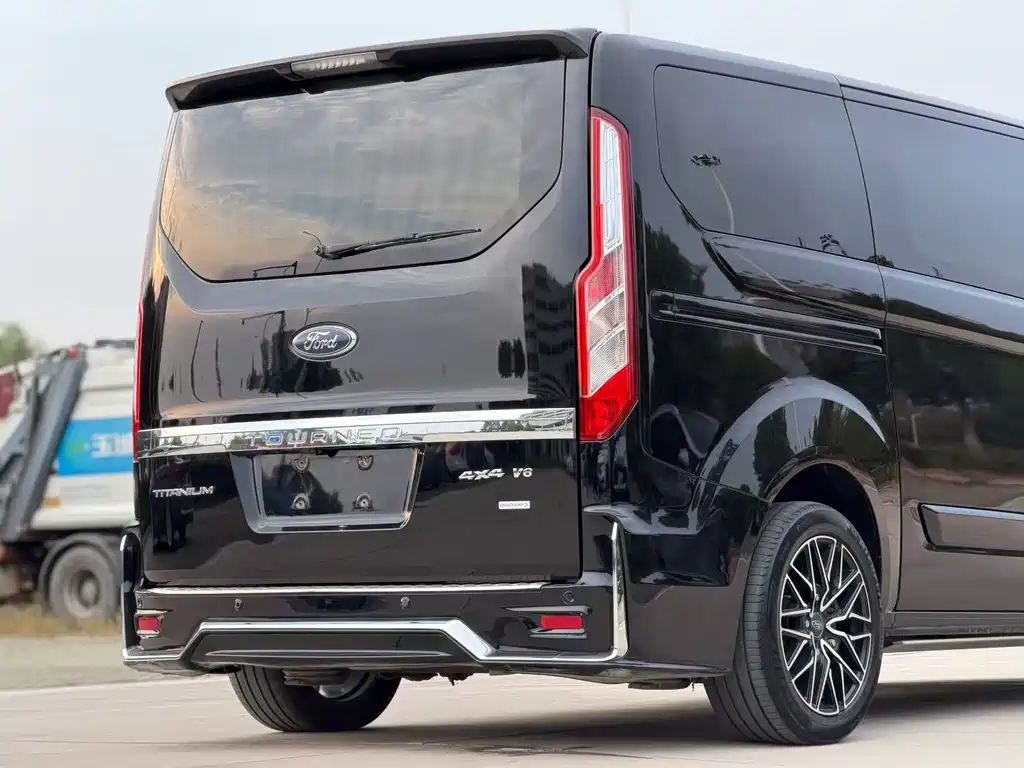 Ford Tourneo — фото 11