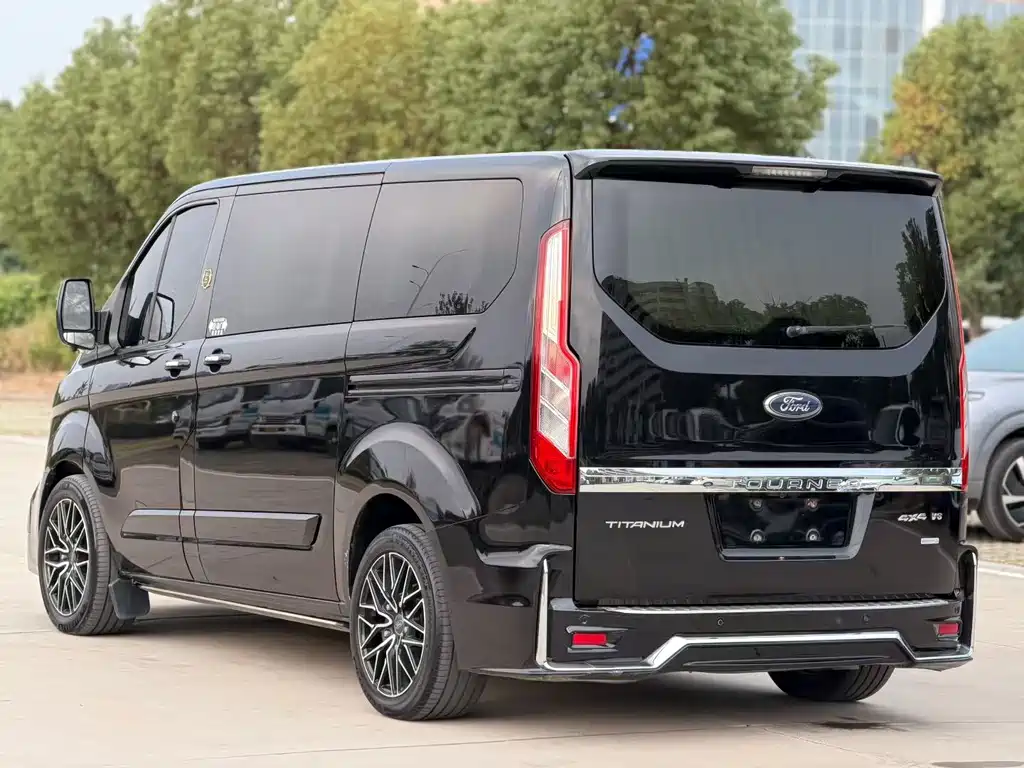 Ford Tourneo — фото 3