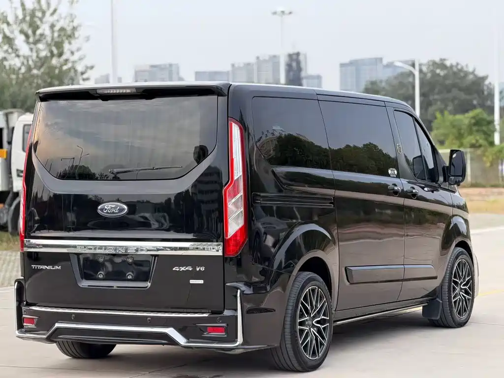 Ford Tourneo — фото 4