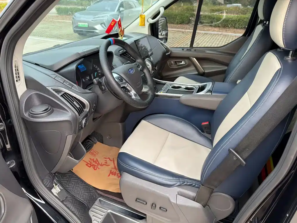 Ford Tourneo — фото 6
