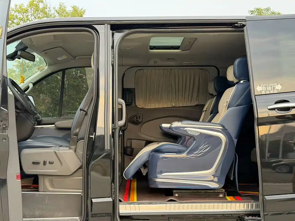 Ford Tourneo — фото 7
