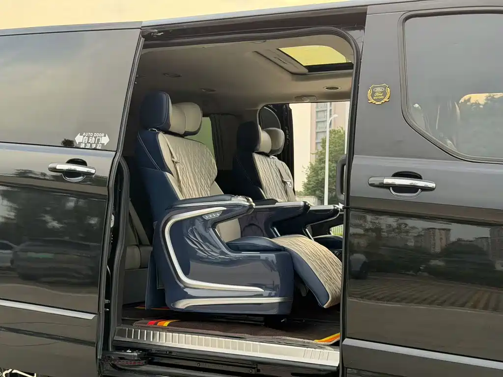Ford Tourneo — фото 8
