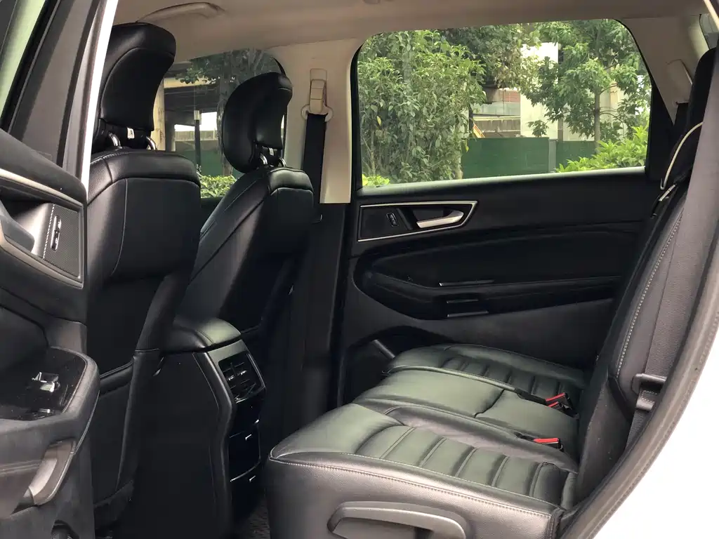 Ford Edge — фото 11
