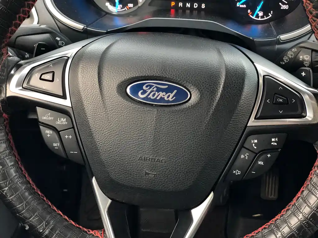 Ford Edge — фото 17