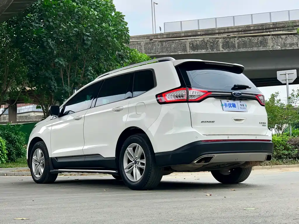 Ford Edge — фото 7