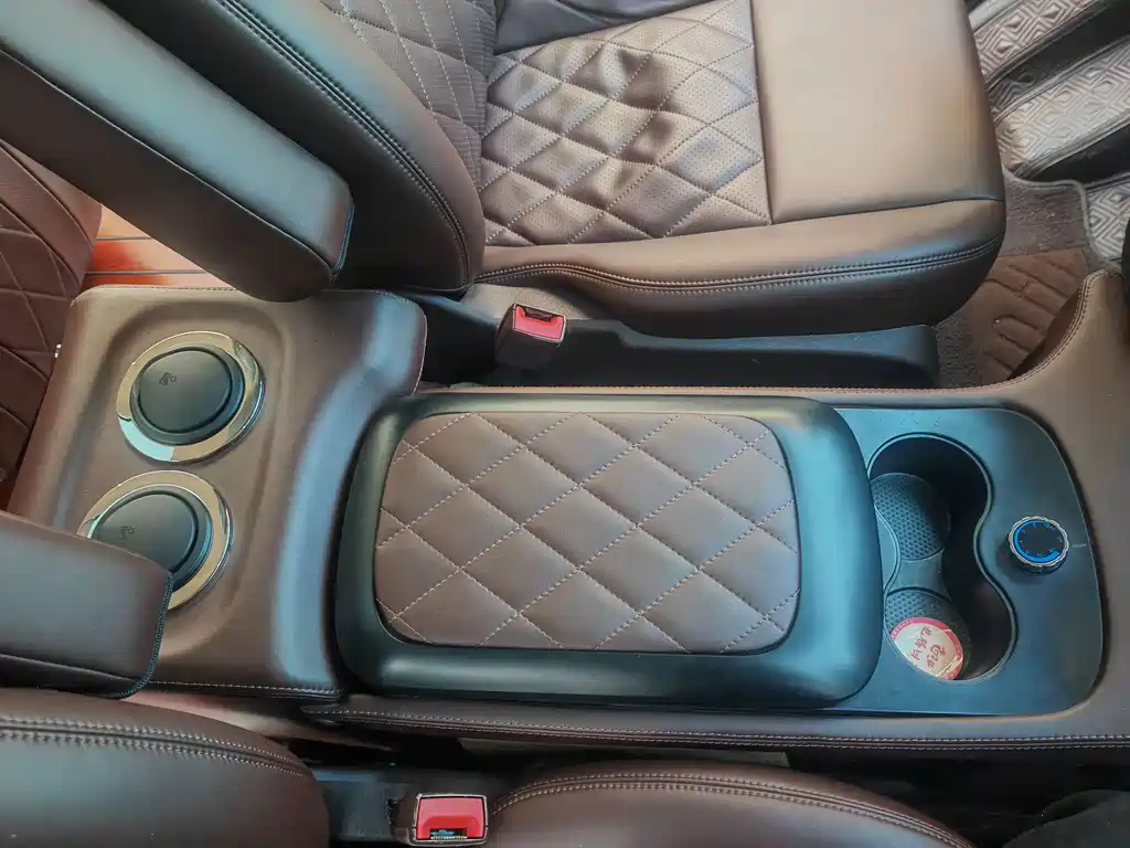 Ford Tourneo — фото 11