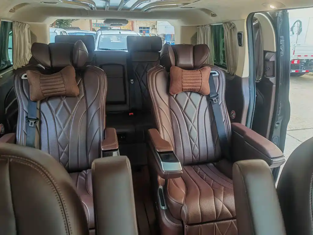 Ford Tourneo — фото 13