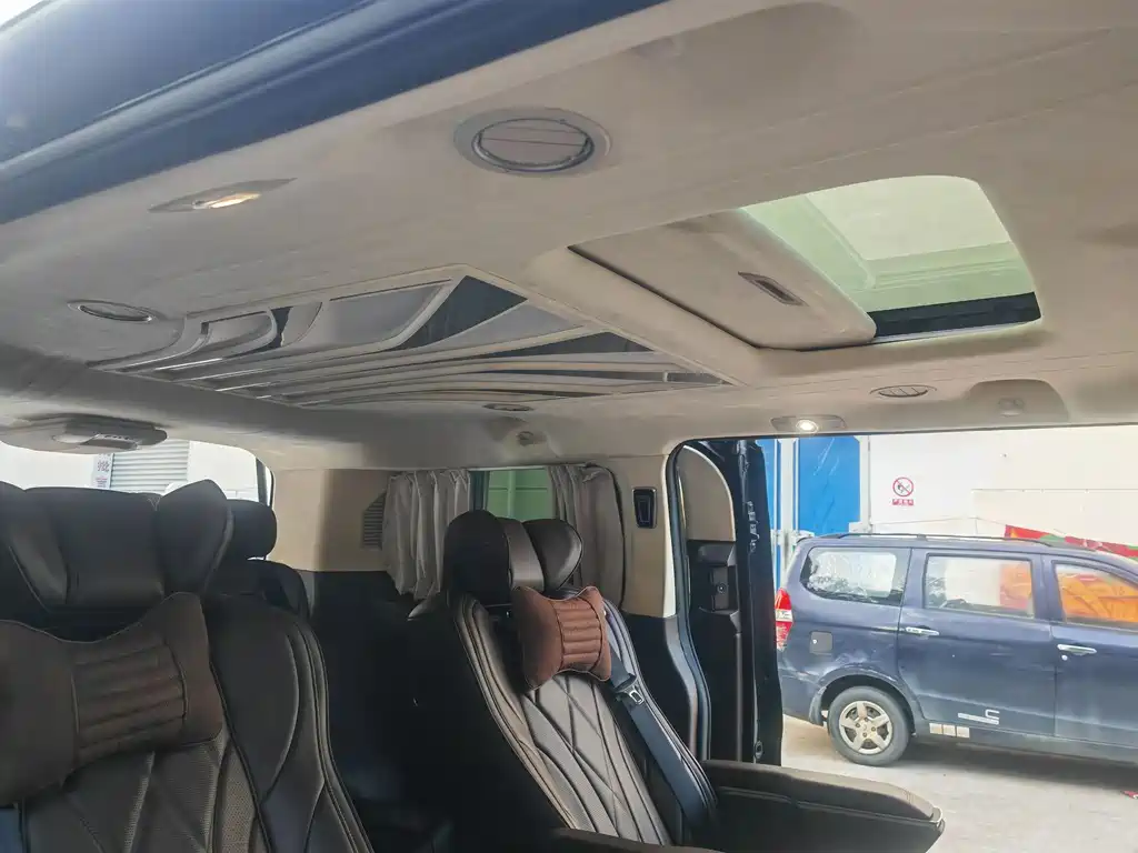 Ford Tourneo — фото 15