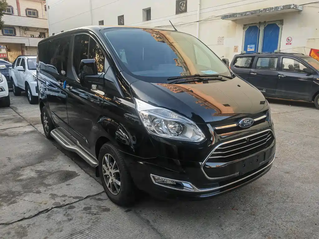 Ford Tourneo — фото 3