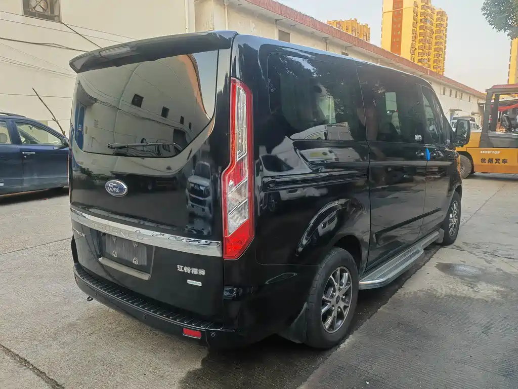 Ford Tourneo — фото 4