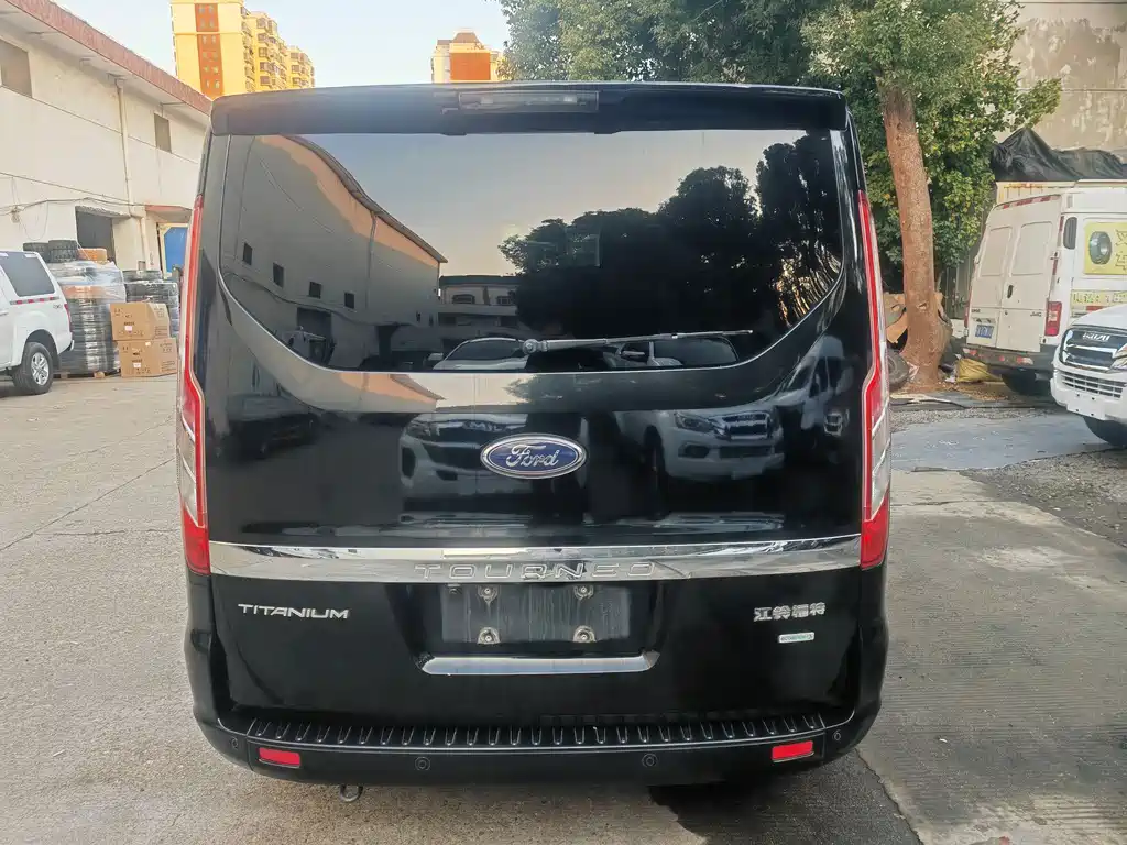 Ford Tourneo — фото 5