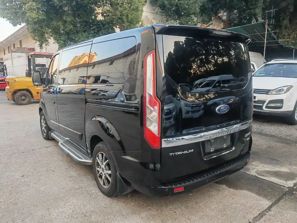 Ford Tourneo — фото 6