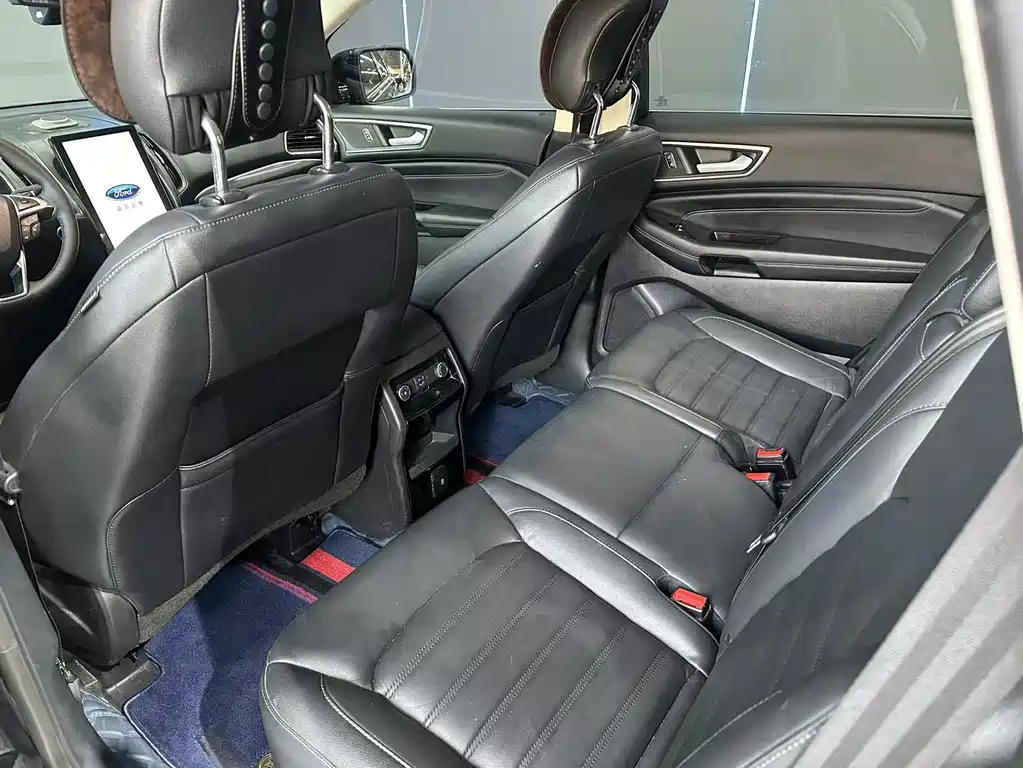Ford Edge — фото 10