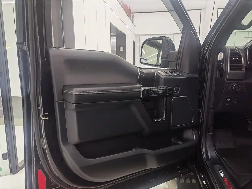 Ford F-150 Raptor — фото 11
