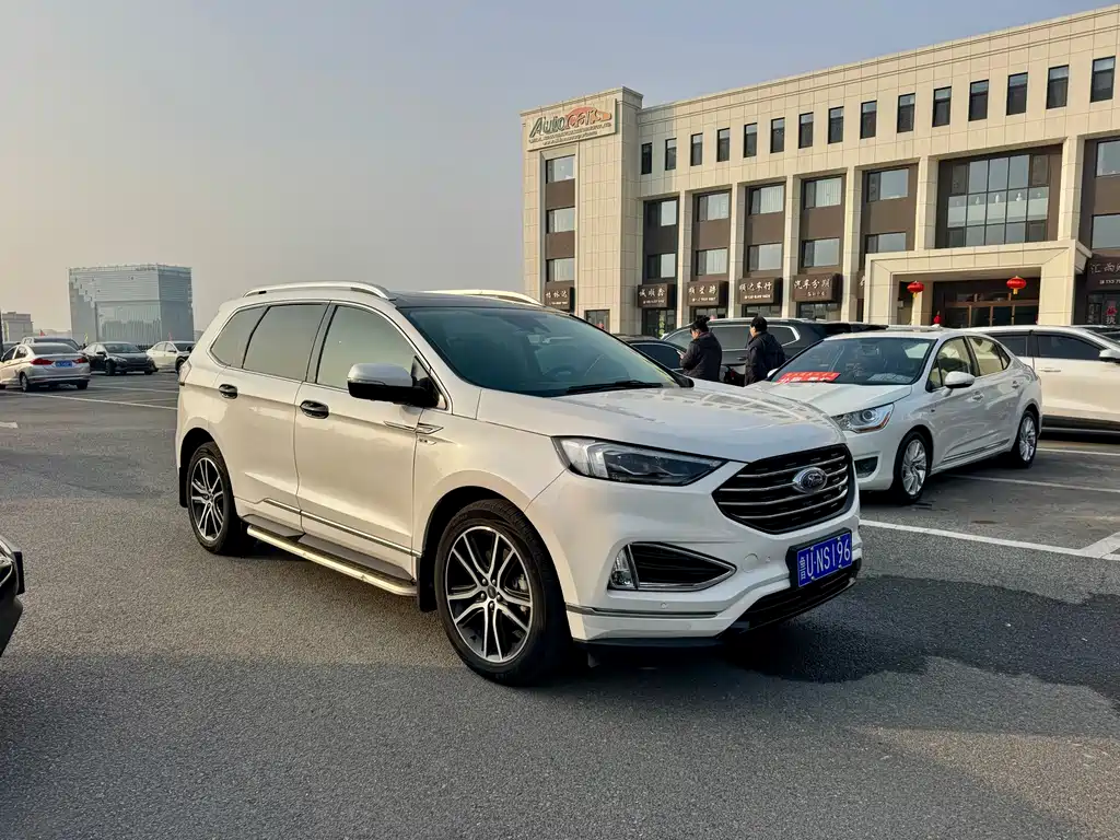 Ford Edge — фото 3