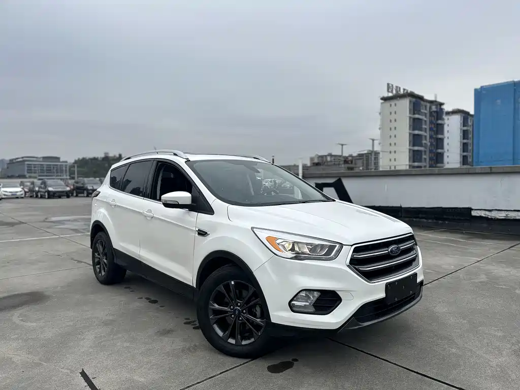 Ford Kuga — фото 10