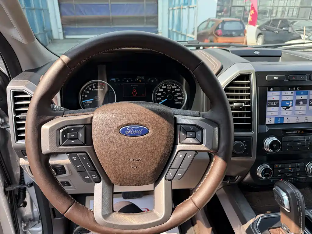 Ford F-150 Raptor — фото 10