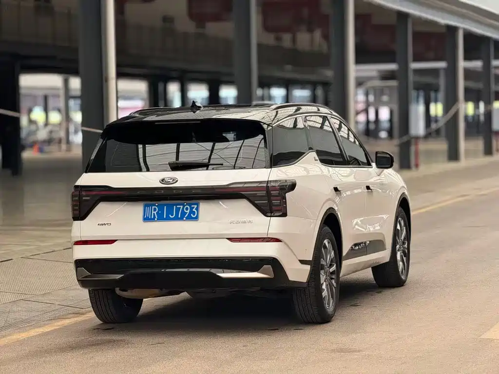 Ford Edge — фото 14