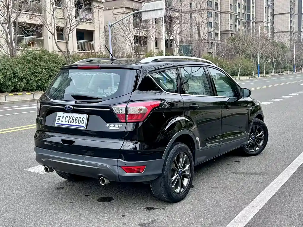 Ford Kuga — фото 7