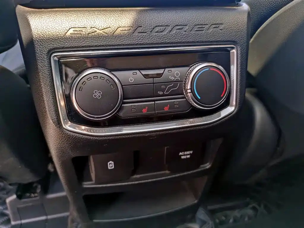 Ford Explorer — фото 17