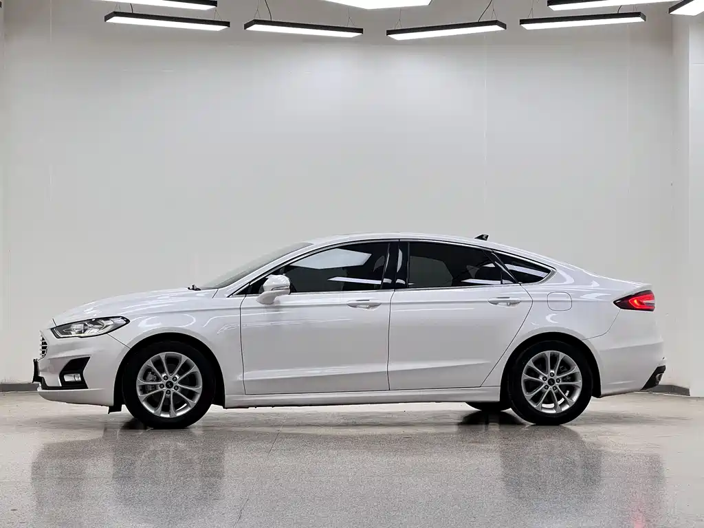 Ford Mondeo — фото 4