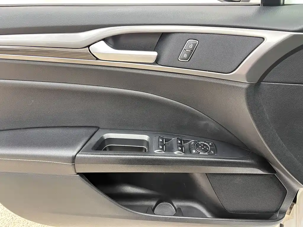 Ford Mondeo — фото 31