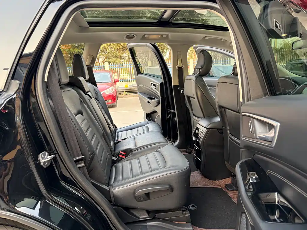 Ford Edge — фото 13