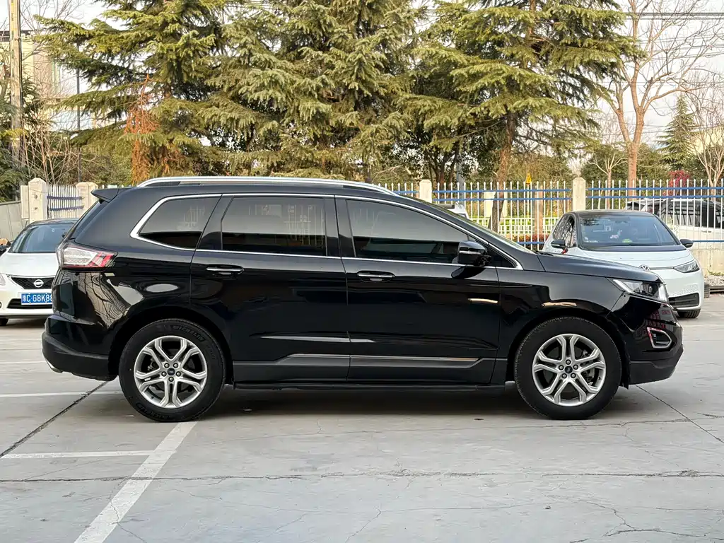 Ford Edge — фото 15