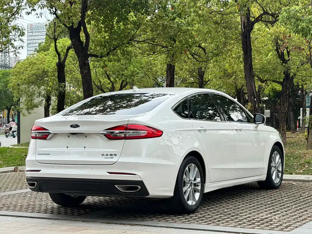 Ford Mondeo — фото 19