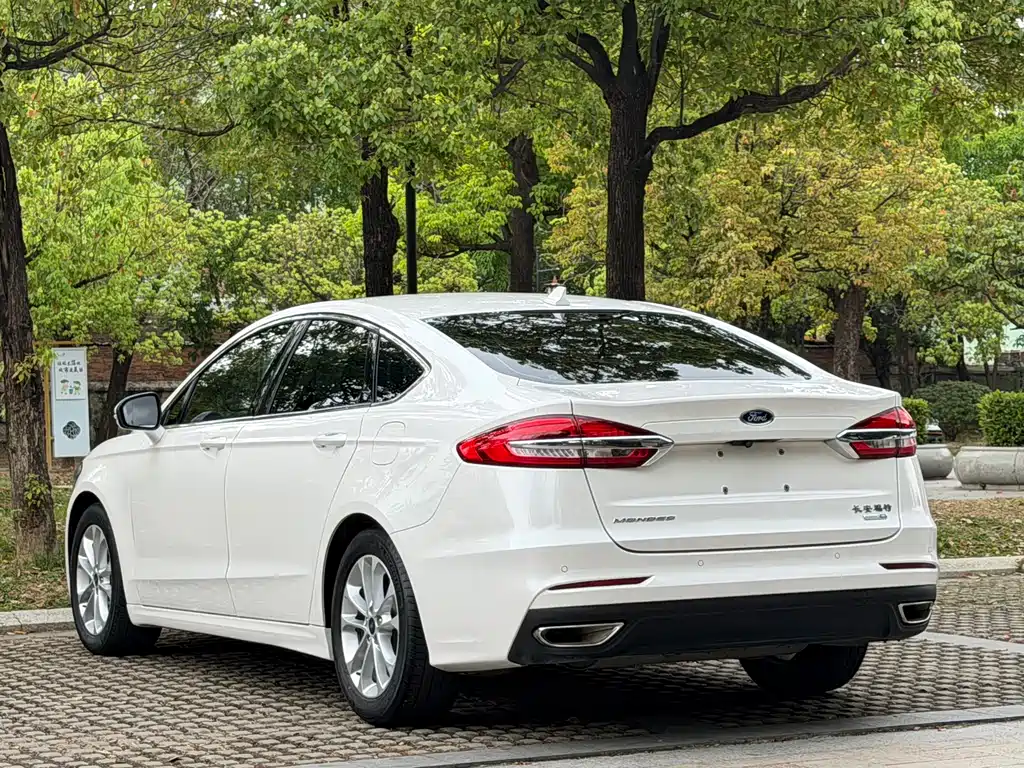 Ford Mondeo — фото 21