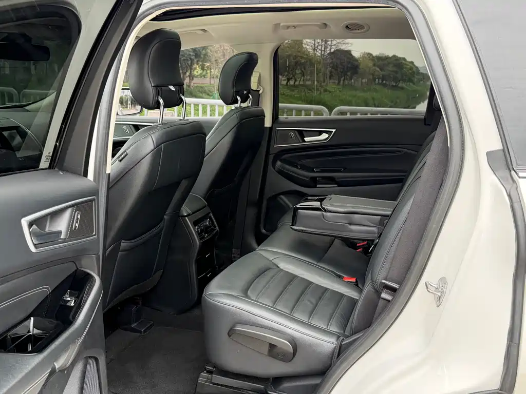 Ford Edge — фото 11