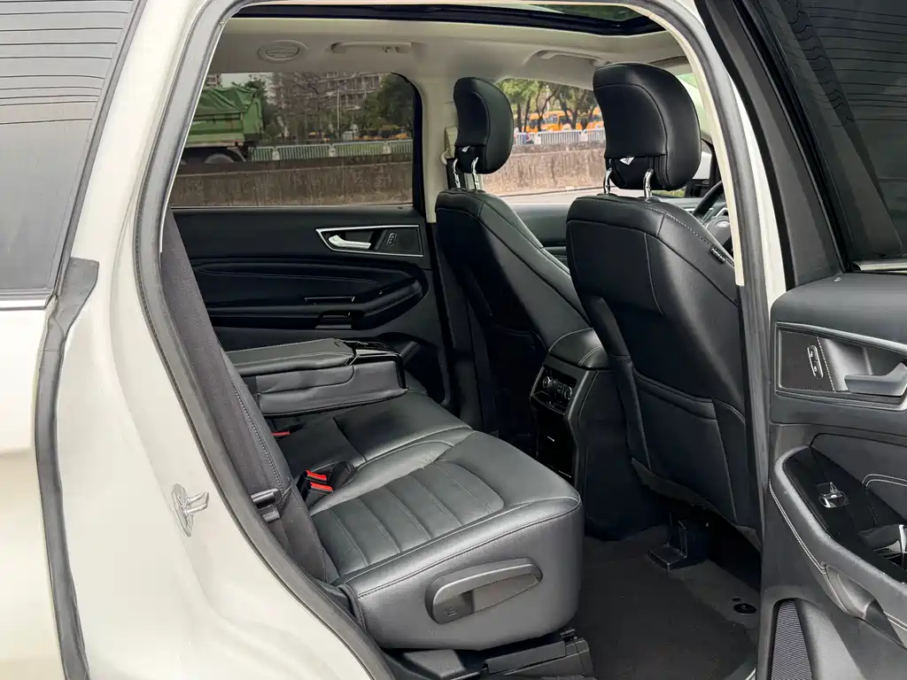Ford Edge — фото 13
