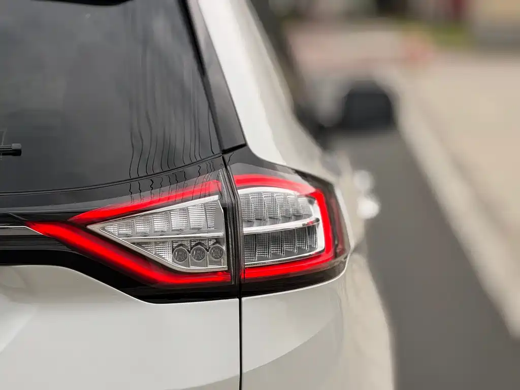 Ford Edge — фото 9