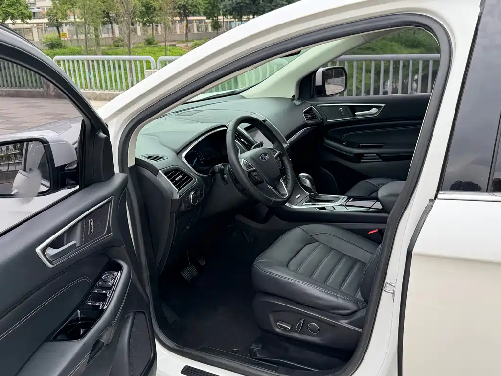 Ford Edge — фото 10