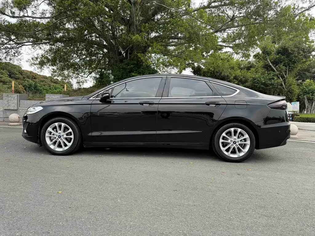 Ford Mondeo — фото 7