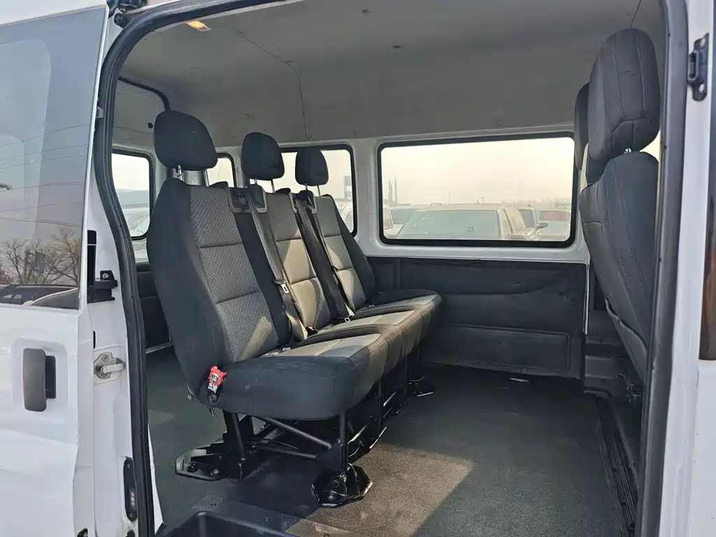 Ford Transit Custom — фото 10