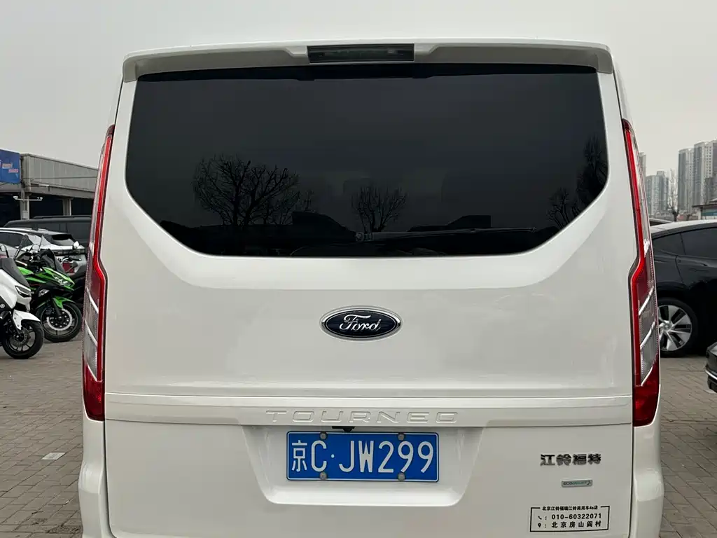 Ford Tourneo — фото 14