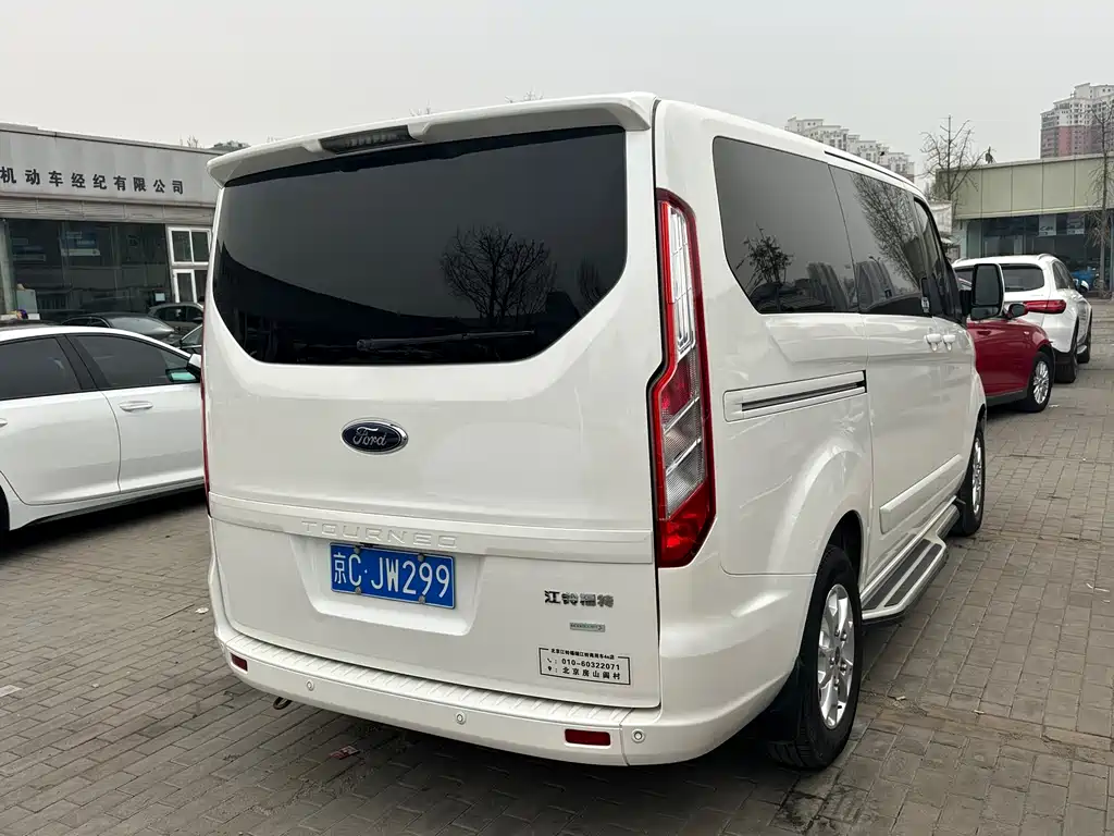 Ford Tourneo — фото 15