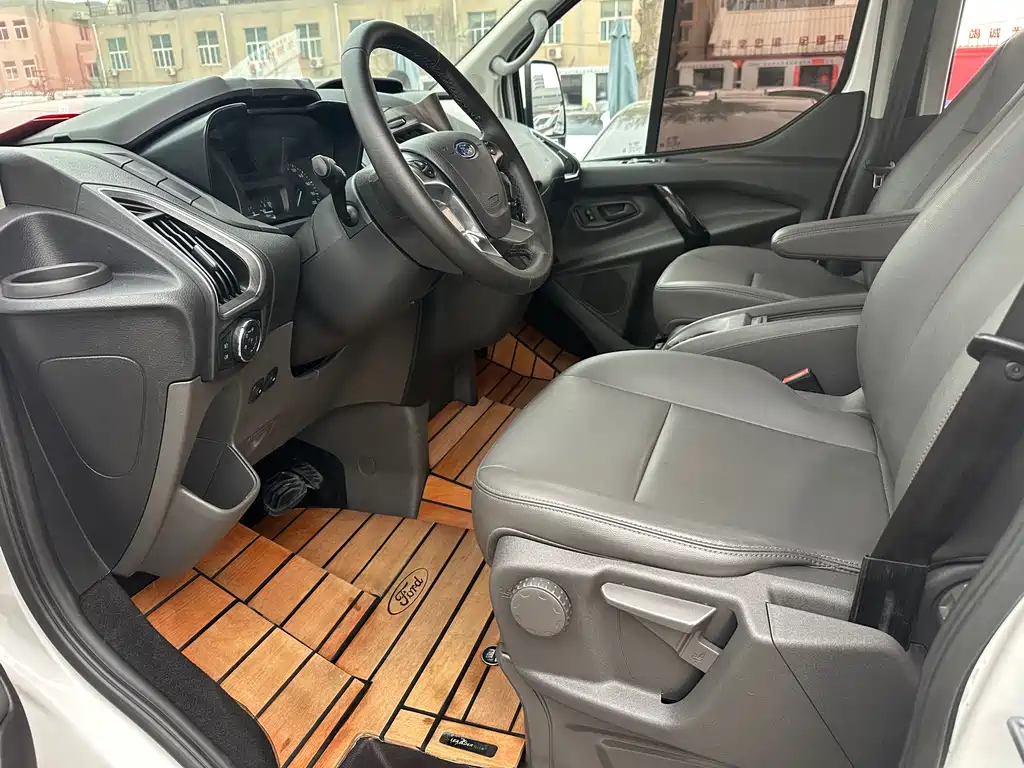 Ford Tourneo — фото 4