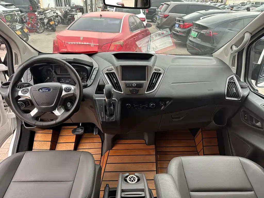 Ford Tourneo — фото 5