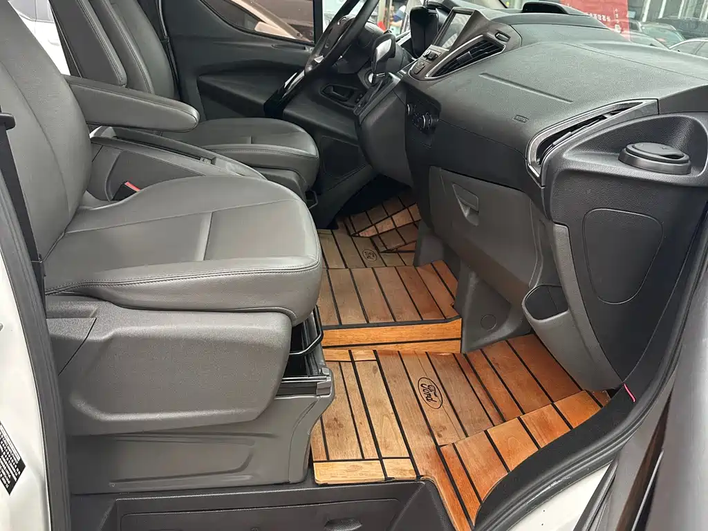 Ford Tourneo — фото 6