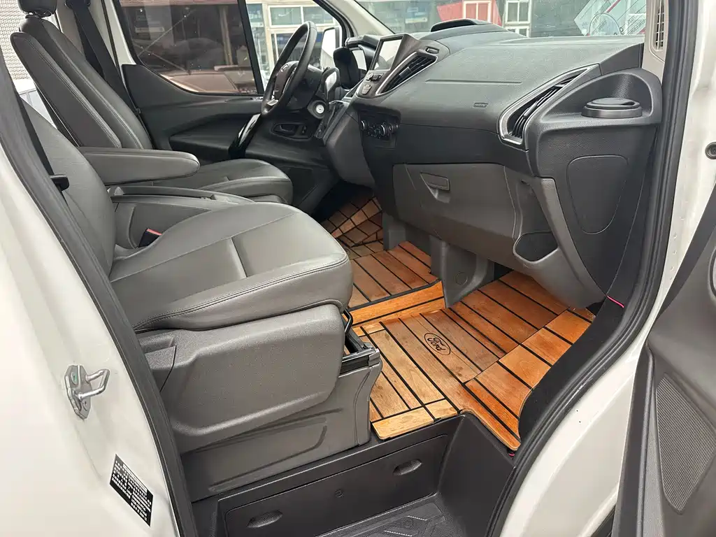 Ford Tourneo — фото 8