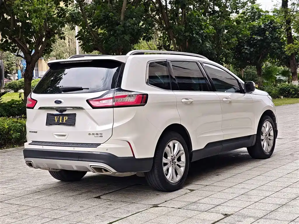 Ford Edge — фото 13