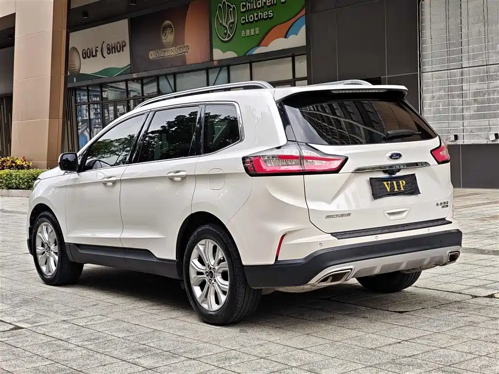 Ford Edge — фото 15