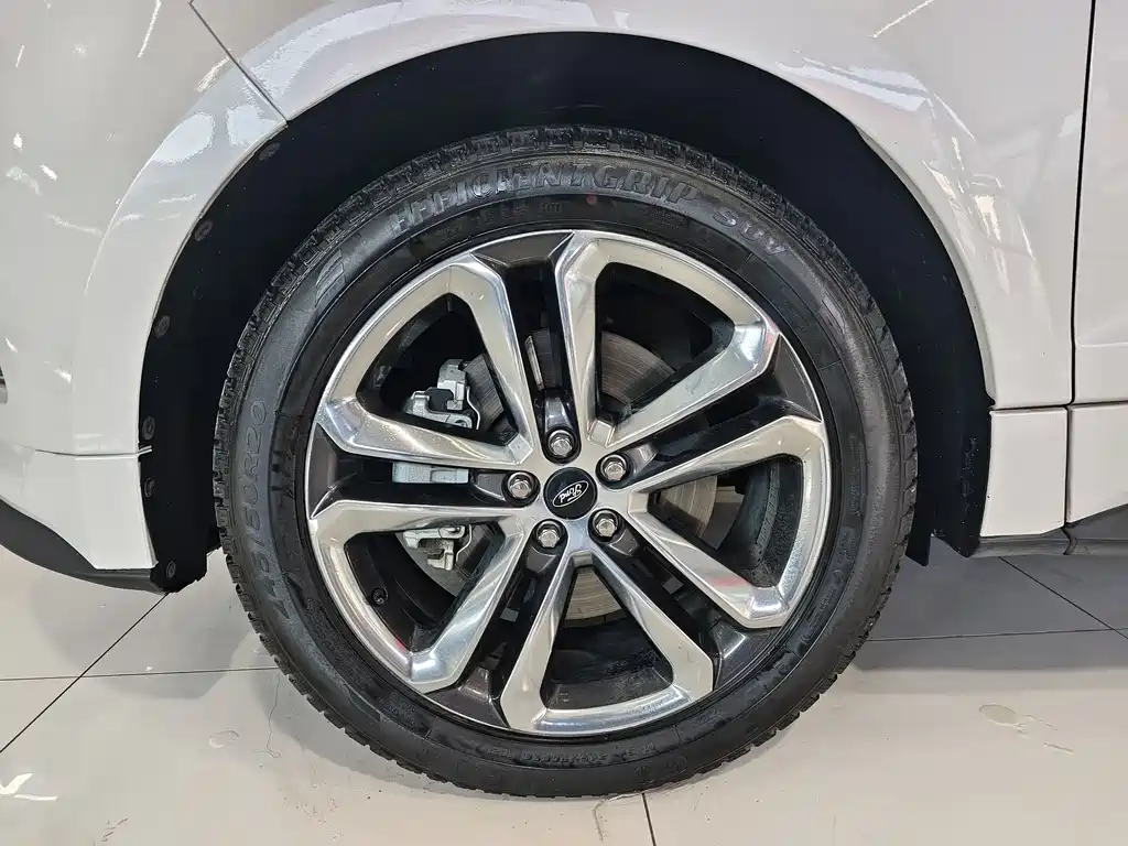 Ford Edge — фото 15