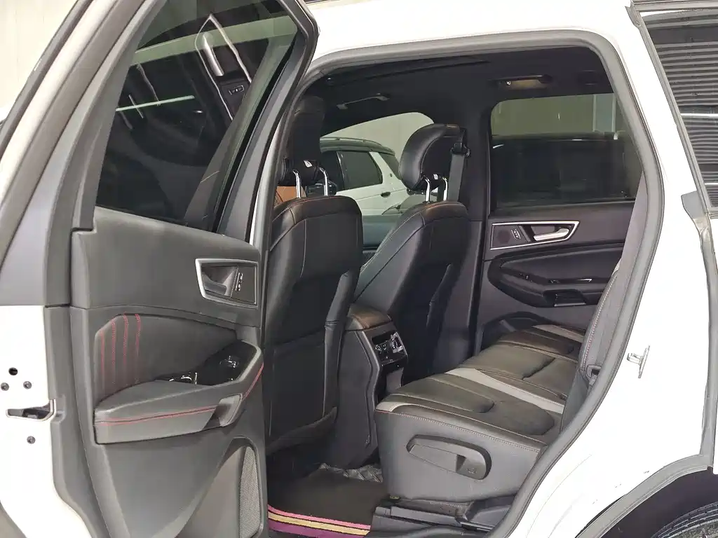 Ford Edge — фото 10