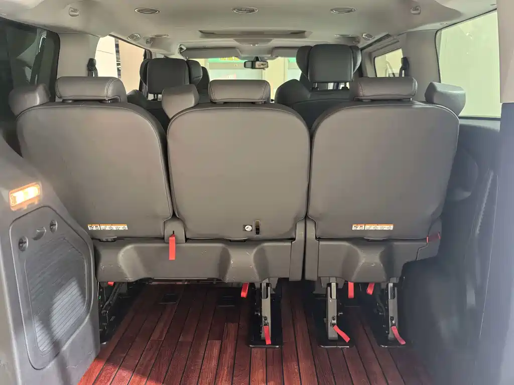 Ford Tourneo — фото 13