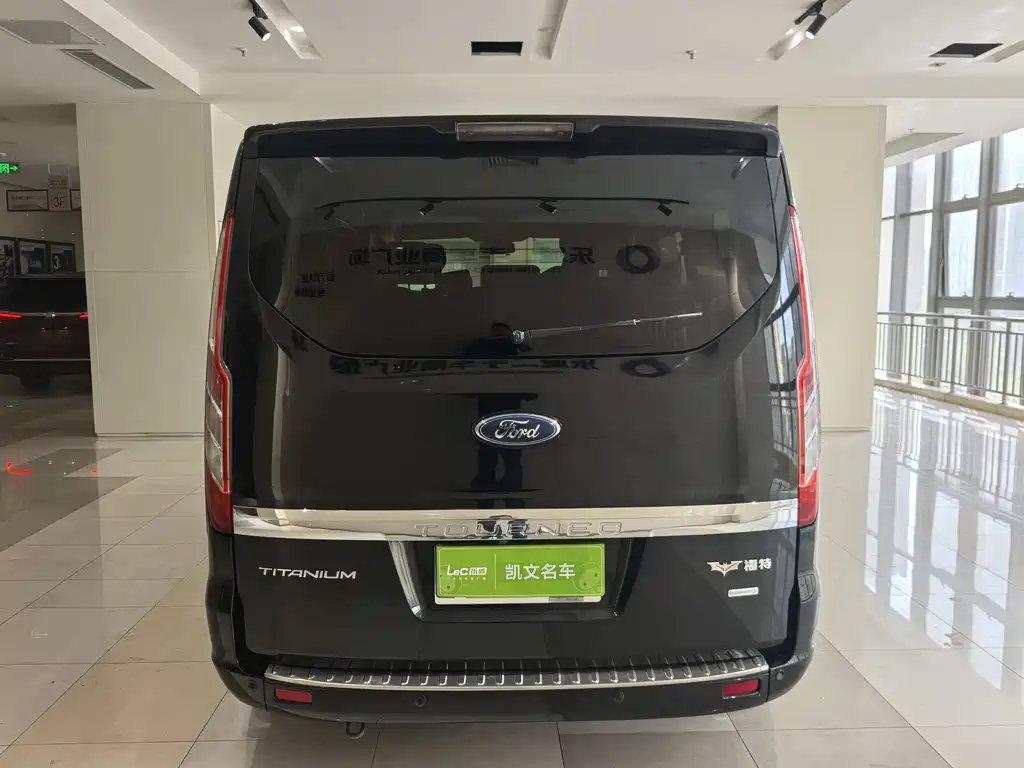 Ford Tourneo — фото 15